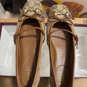 Gucci Women's Tan and Brown Flats